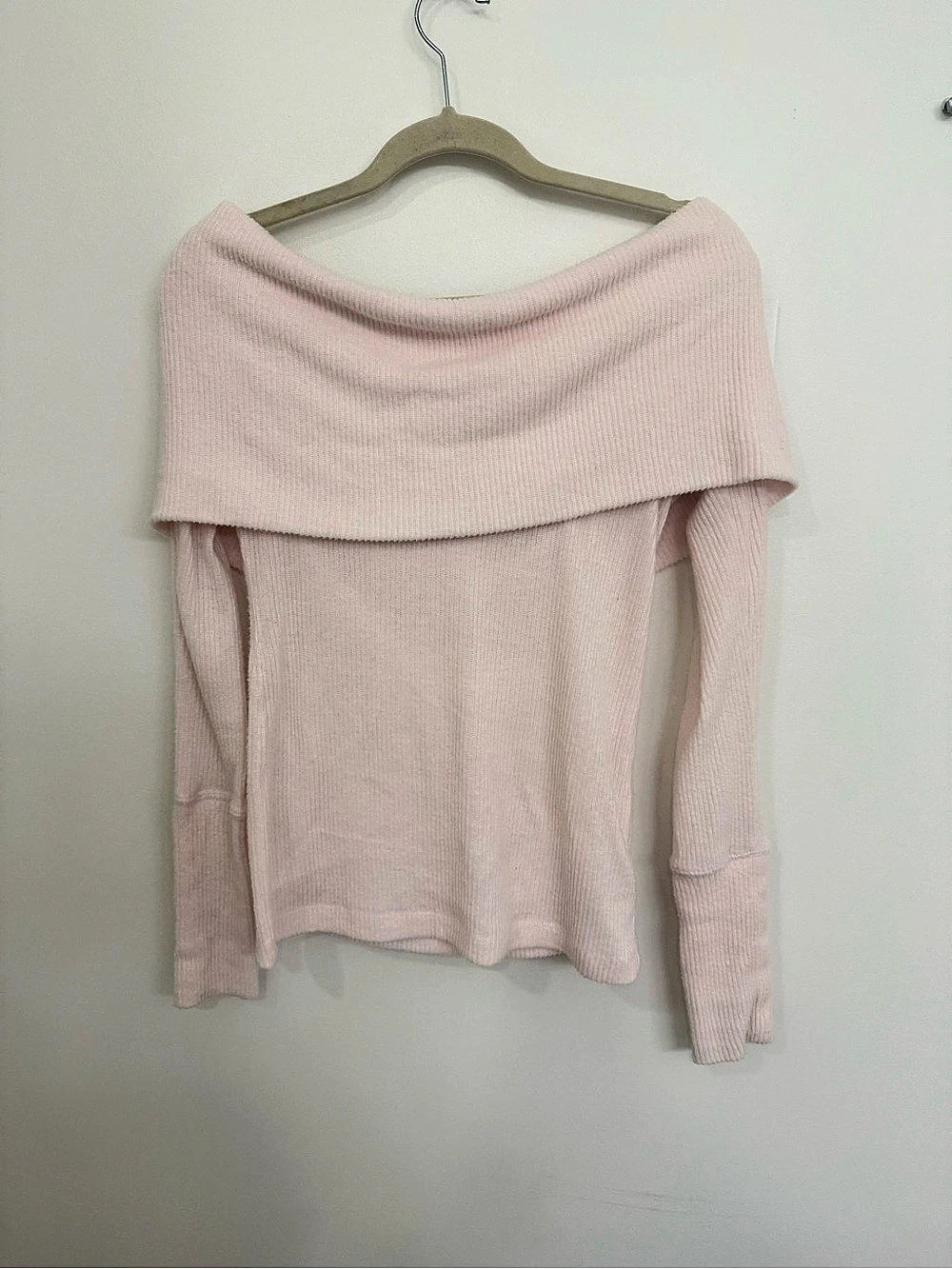 We The Free Off-the-Shoulder Sweater in Pink Size Medium L